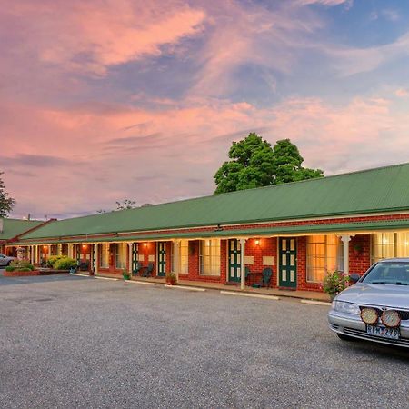 Elms Motor Inn Tumut Extérieur photo