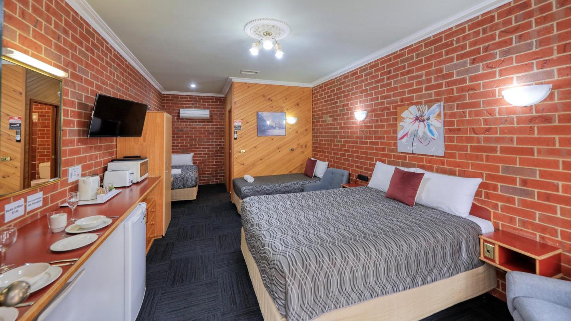 Elms Motor Inn Tumut Extérieur photo