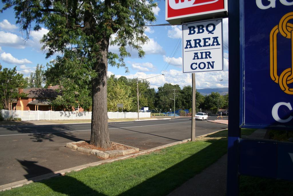 Elms Motor Inn Tumut Extérieur photo