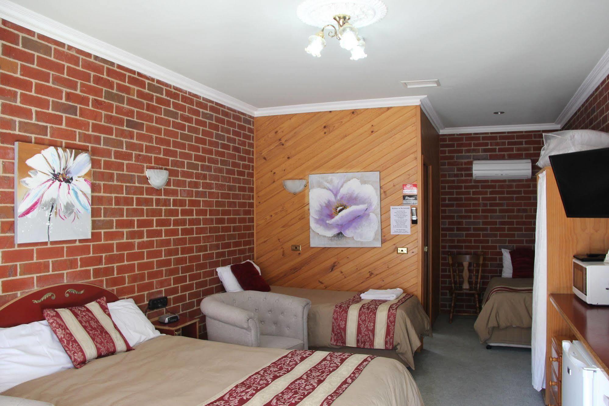 Elms Motor Inn Tumut Extérieur photo